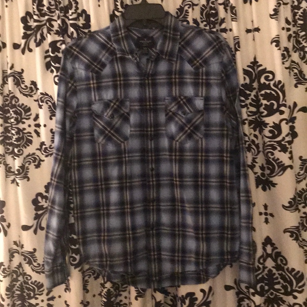 American Eagle button up. Great Condition.
